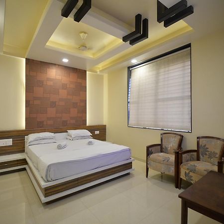 Hotel Radhe Krishna Solapur Exterior photo