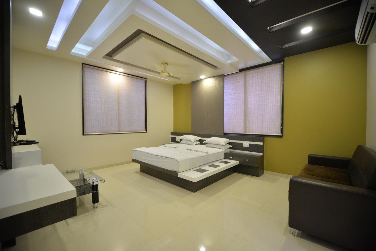 Hotel Radhe Krishna Solapur Exterior photo