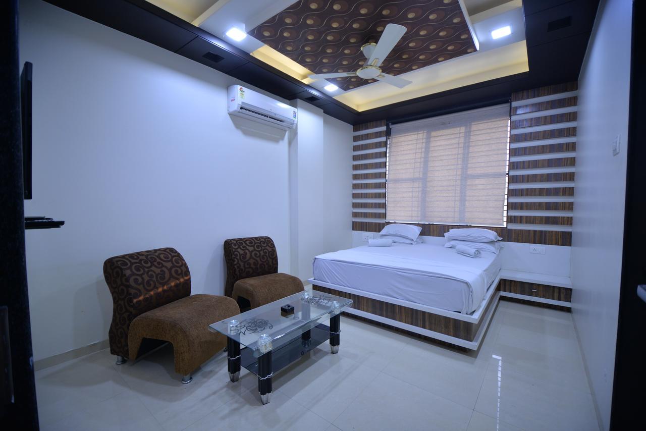 Hotel Radhe Krishna Solapur Exterior photo